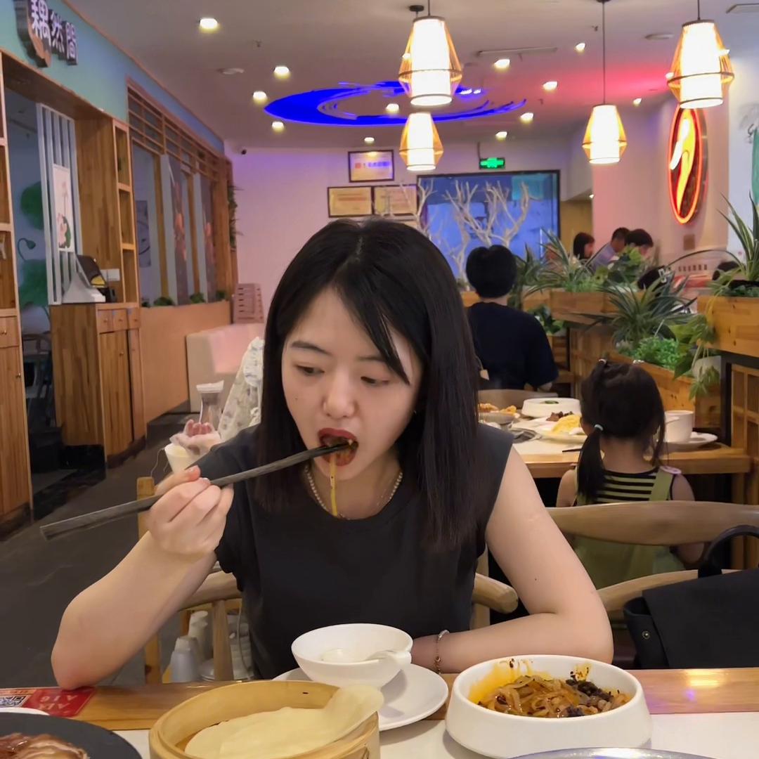 这几年创业开实体店太难了,现在开实体店一个月赚八千难不难