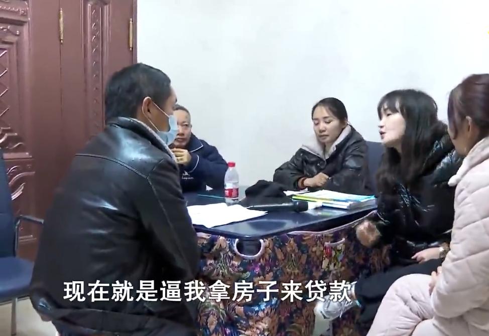 男子出车祸妻子放弃治疗,丈夫出车祸双目失明妻子不离不弃