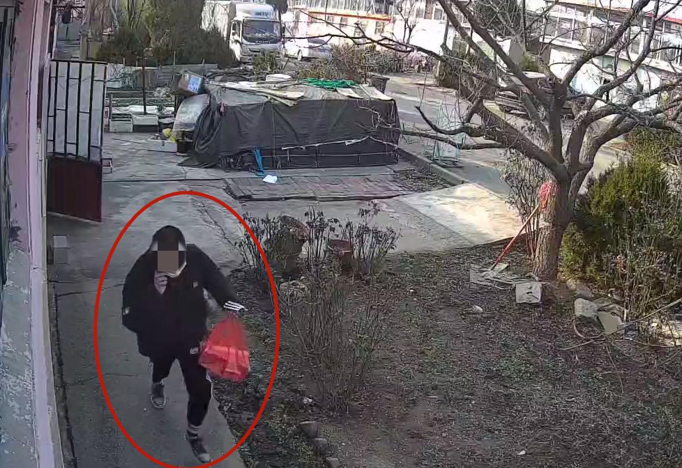 【一线警事】真“买”烟，假扫码！民警：“零元购”你俩咋想的