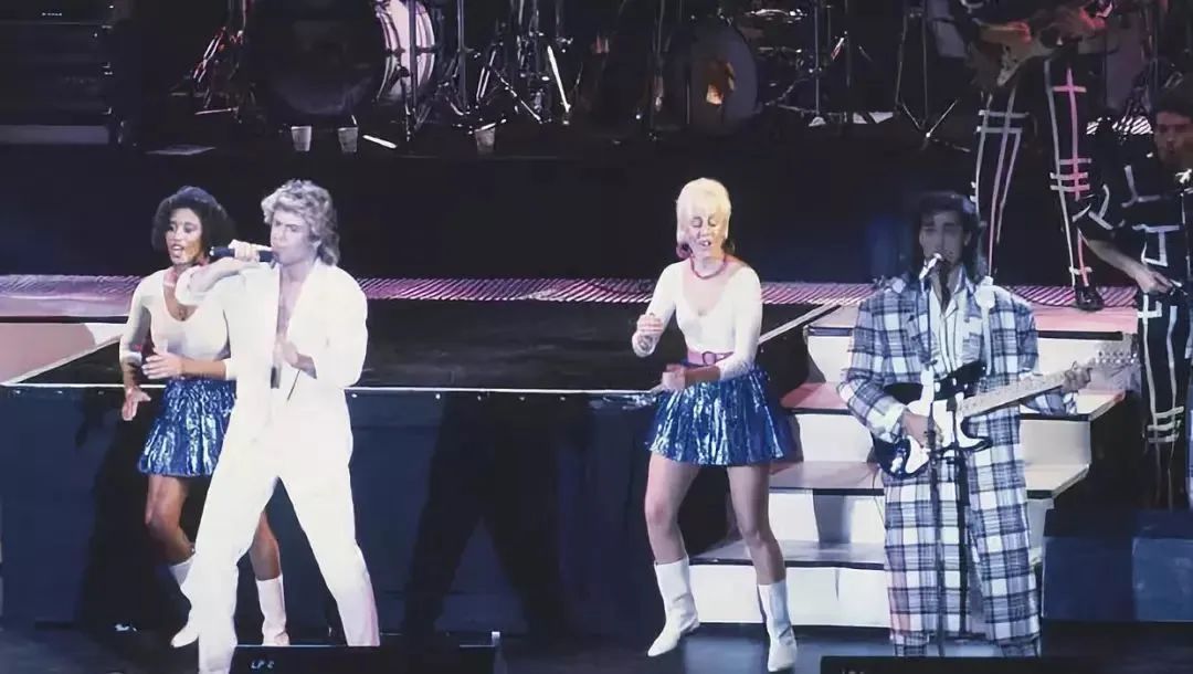 窦唯近照曝光显憔悴,窦唯现状曝光一改往日邋遢形象