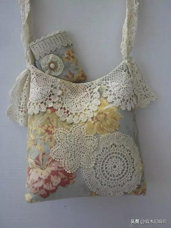 钩好的几片蕾丝缝到布艺抱枕和包包上，身价立马倍升