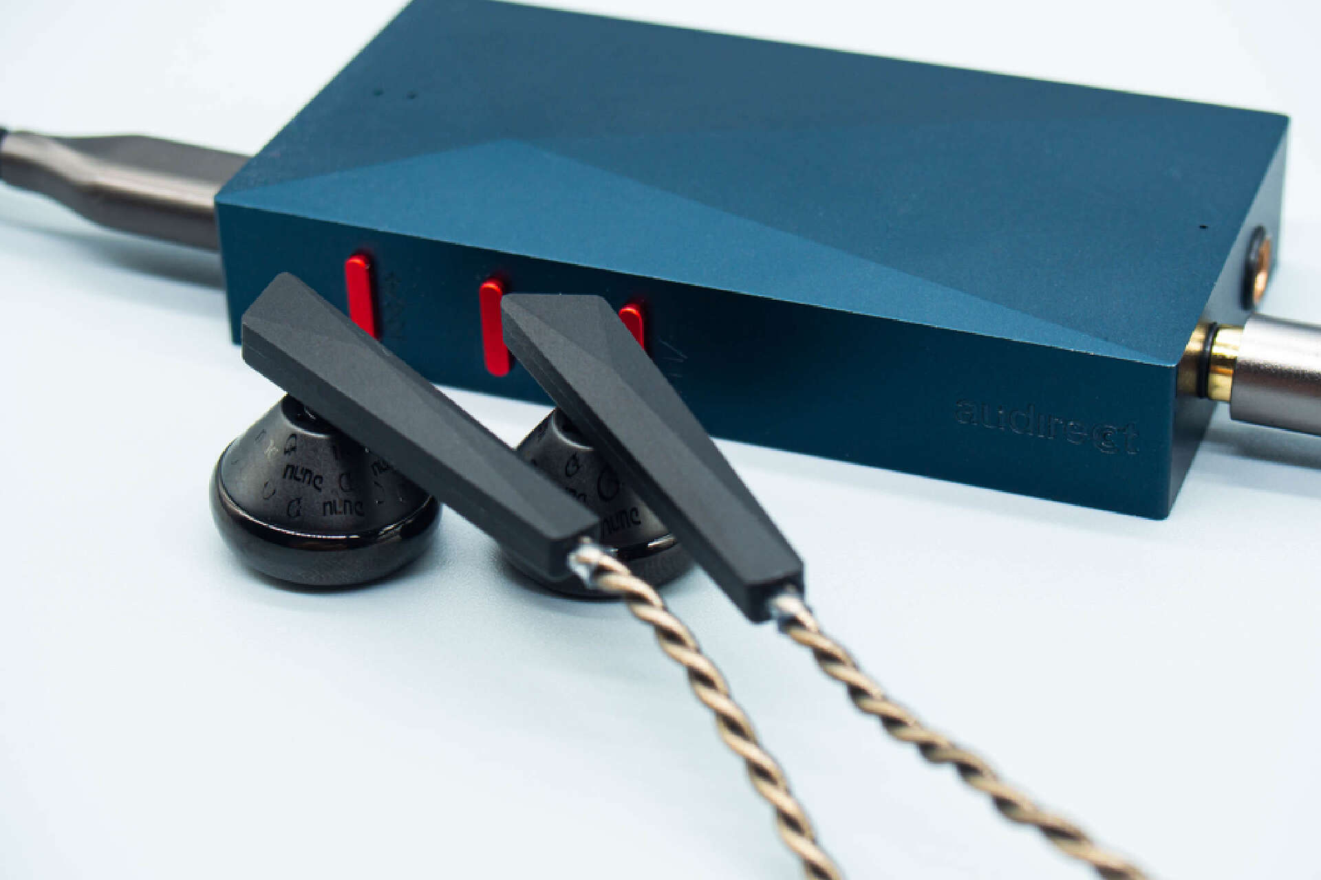 达音科alpha3和凯声,达音科alpha3和泰坦