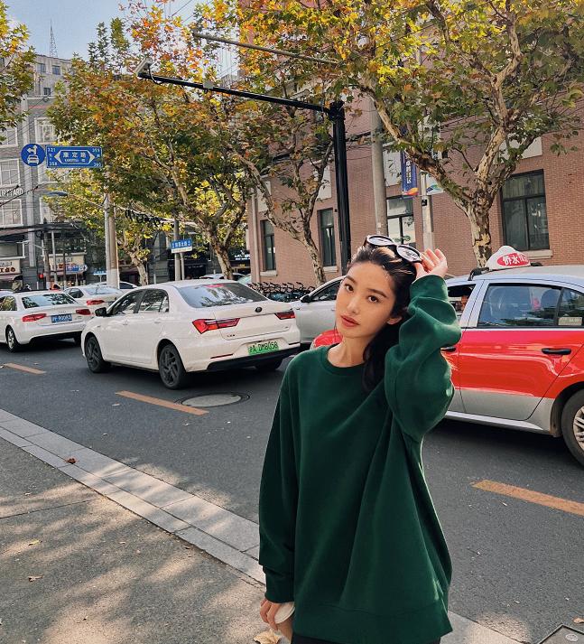 杨采钰西装裤搭配,杨采钰穿高级复古装