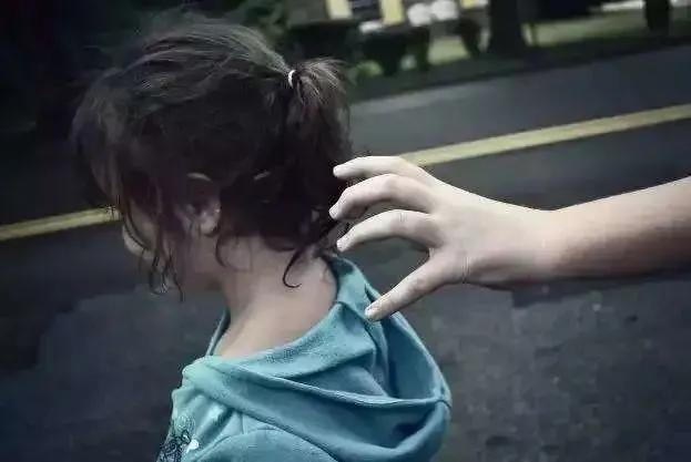 女子沉迷打麻将卖掉亲生儿子,女子卖掉儿子旅游打麻将