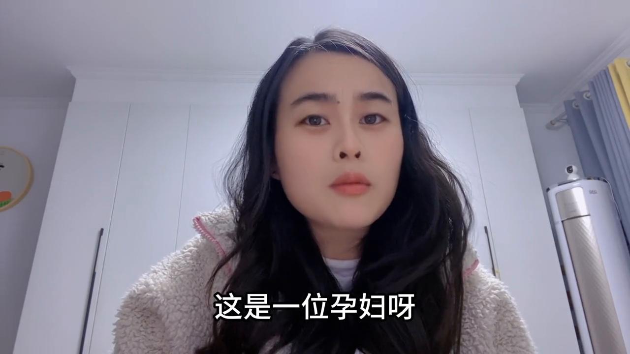 你敢相信吗？拉一下凳子，半截手指就没有了😭