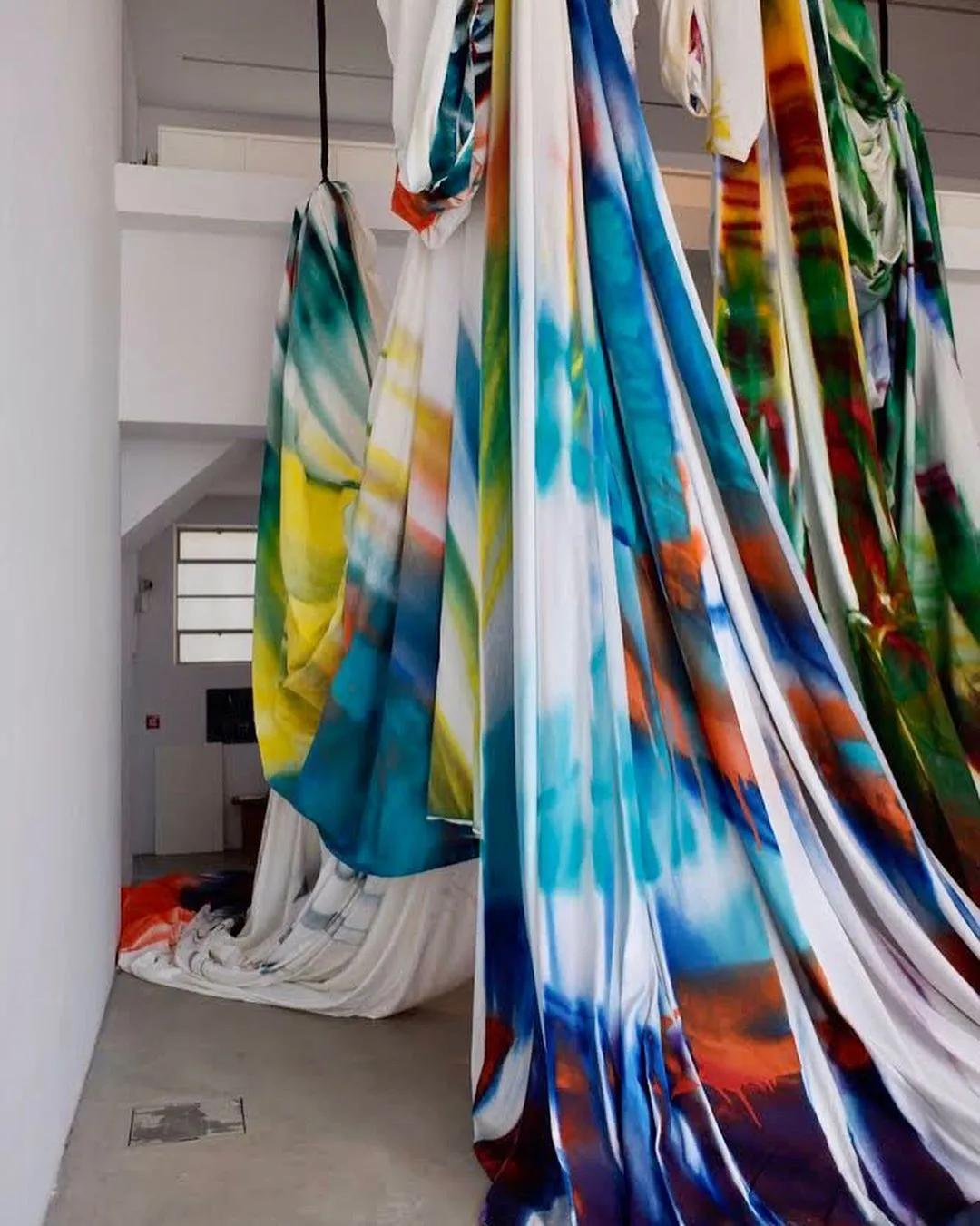 “垃圾创作”狂卖500万，网友忍不住群嘲：污染环境，这也叫艺术