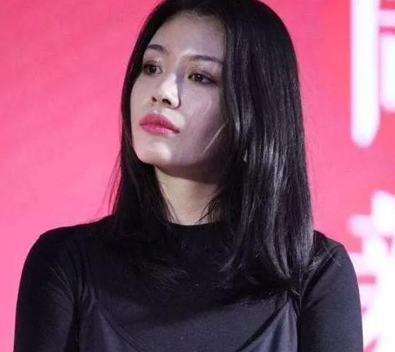 葛荟婕直播回应与汪峰关系,葛荟婕几岁跟汪峰在一起