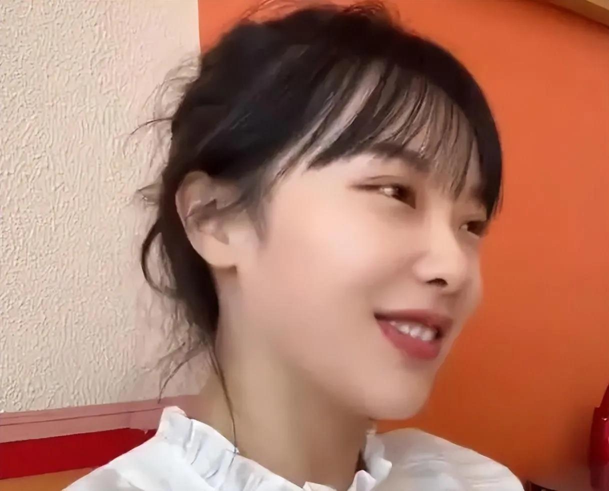 幼师凭挖呀挖呀挖走红黄老师直播,幼师直播赚两百万