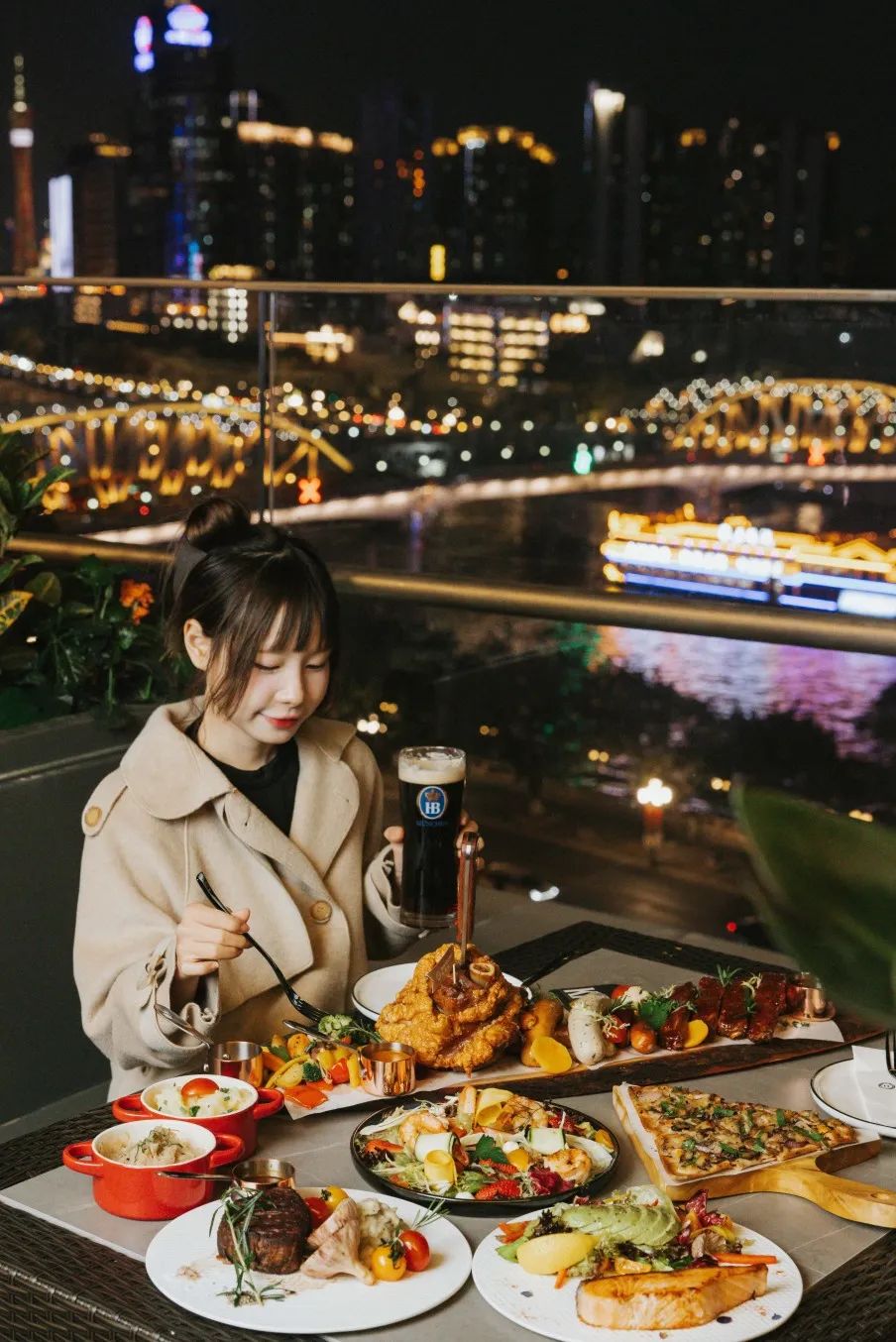 “本想来吃榜①德餐，没想到被绝美江景迷住了...”