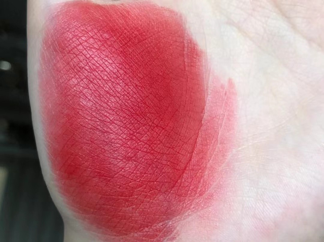 迪奥口红888和999价格一样吗,迪奥最火爆的口红888