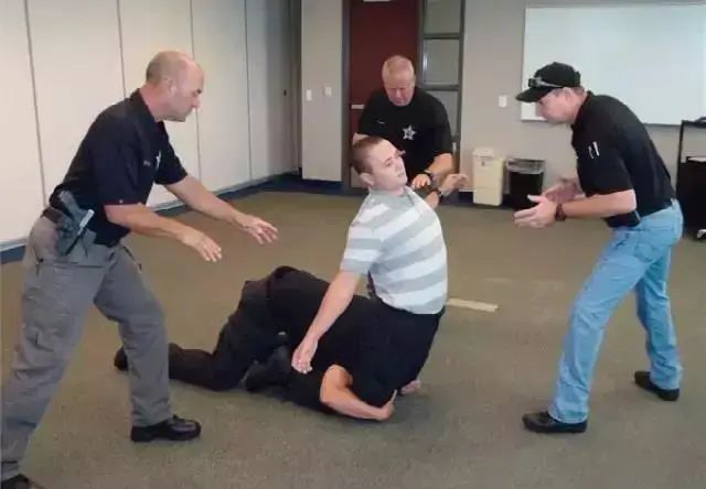 公安捕警基本知识,民警抓捕十大技巧