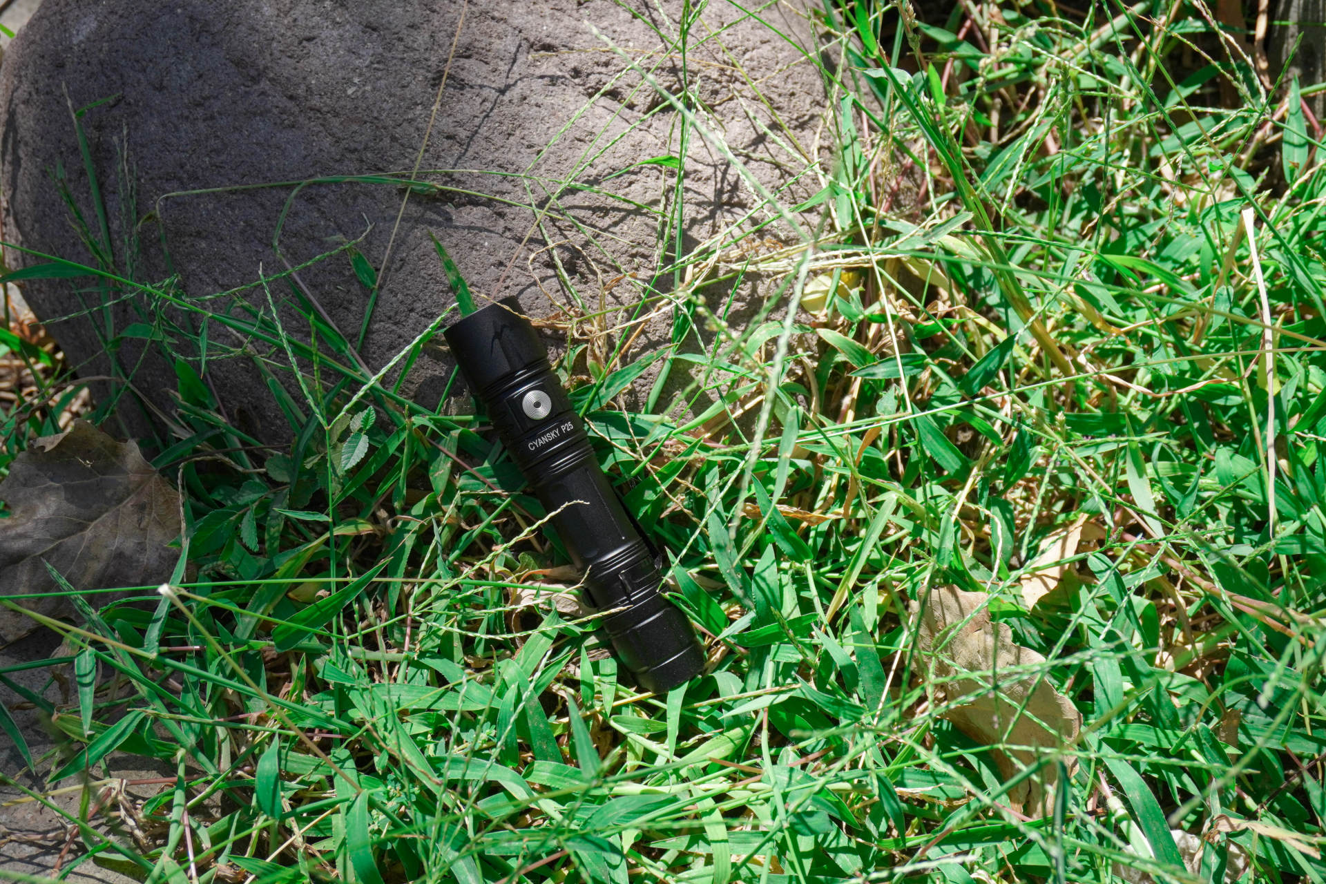 一筒搞定多用途！CYANKSY这款户外手电可是太顶了