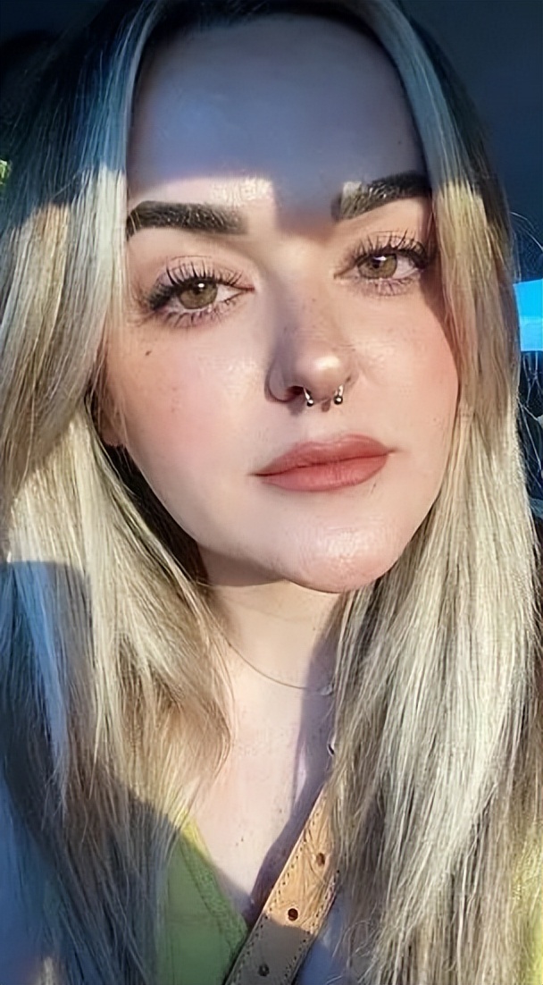 加拿大妈妈发现儿子头发莫名“越留越短”，居然是被家里豚鼠啃得