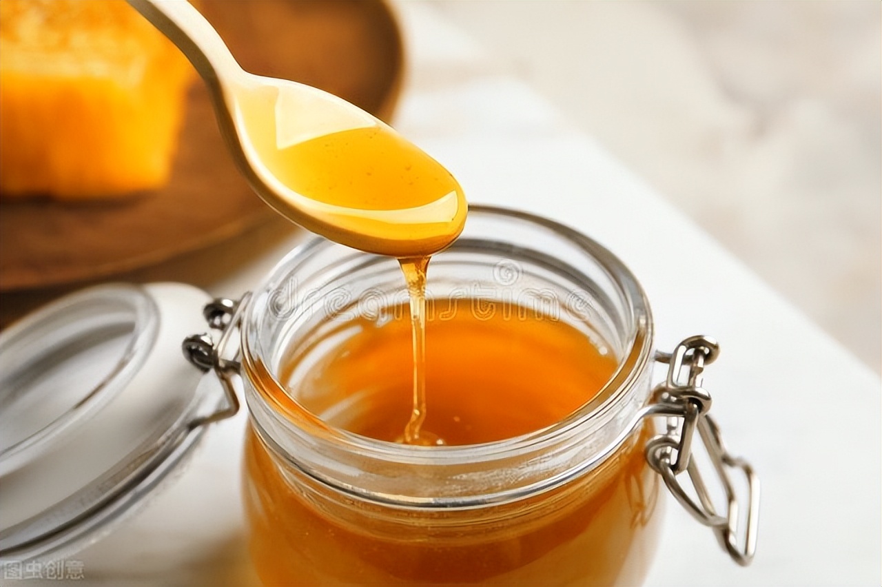 飞尽千里路，遍采万朵花