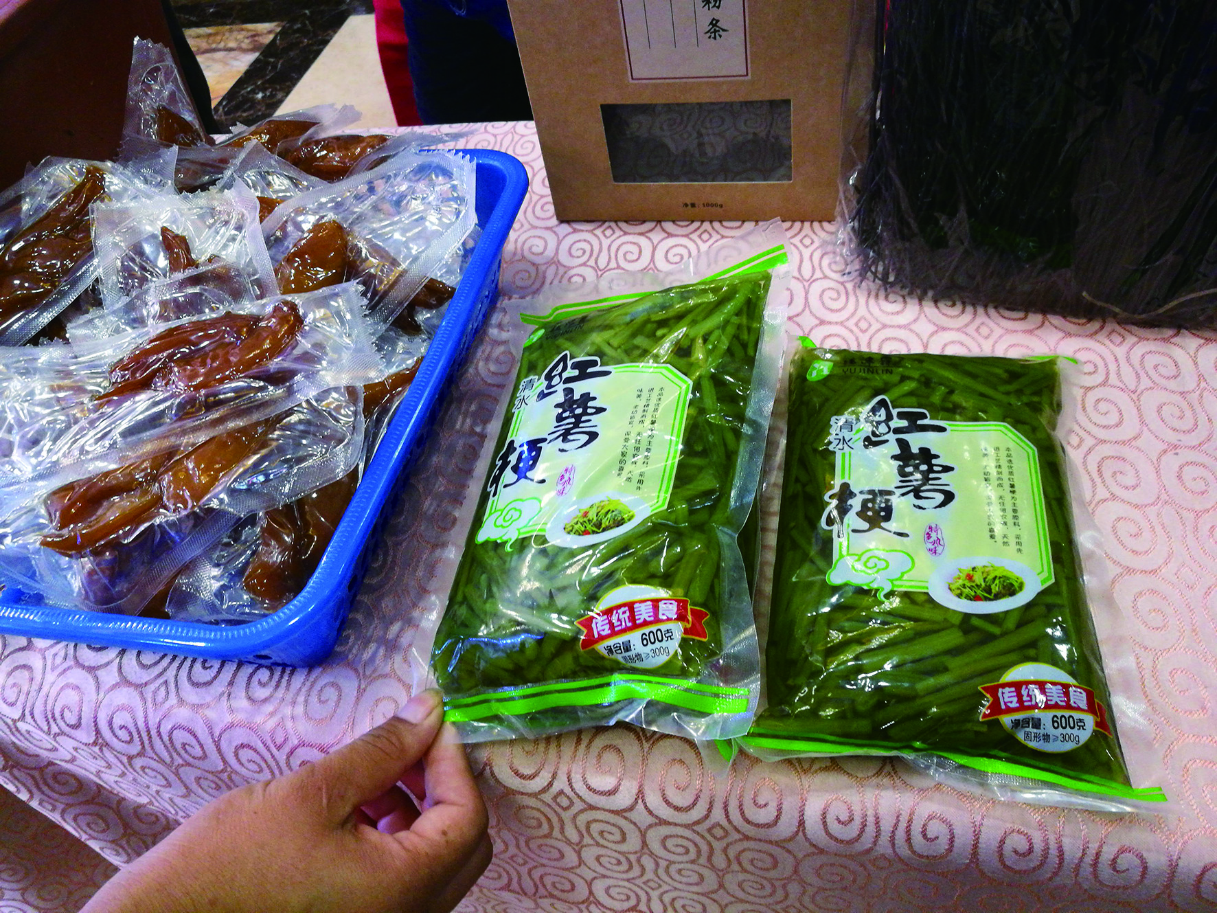 基于在地性视野的河南“唐河红薯”包装创新设计