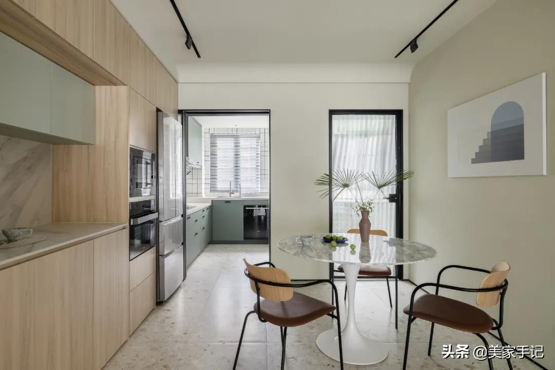 成都164㎡的小屋火了，仅凭一个玄关就圈粉无数，家居氛围太棒了