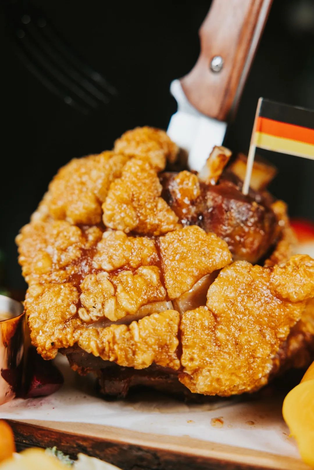 “本想来吃榜①德餐，没想到被绝美江景迷住了...”