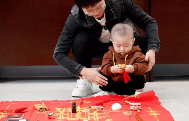 74岁老中医娶二十四岁女大学生,6旬老中医娶二十多岁少女