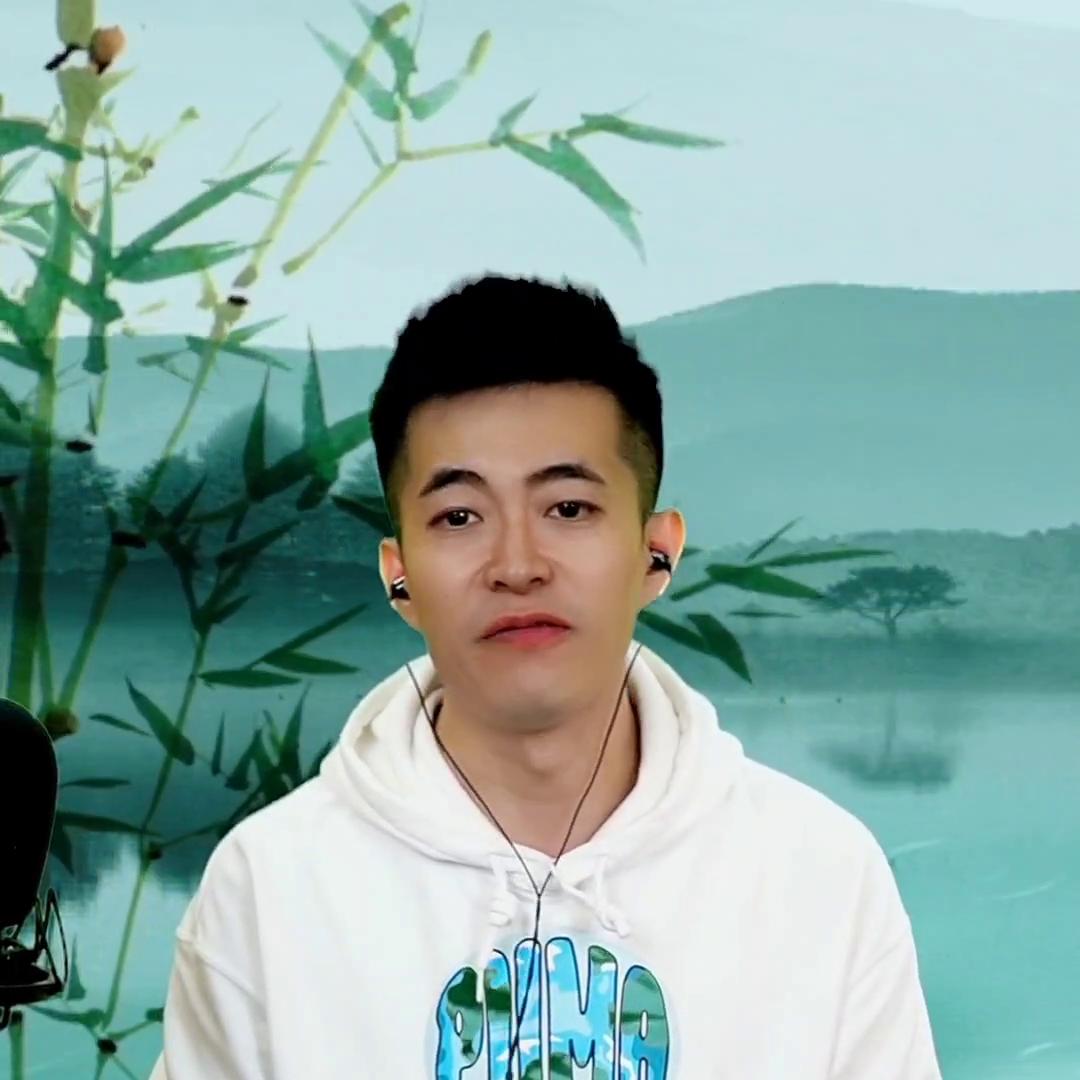 男子买电车3个月电池被锁,男子购买新能源车