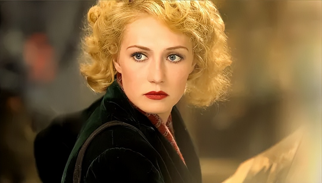 《*皮书黑**》中关于战争和道德的探究有着怎样的哲学意义？