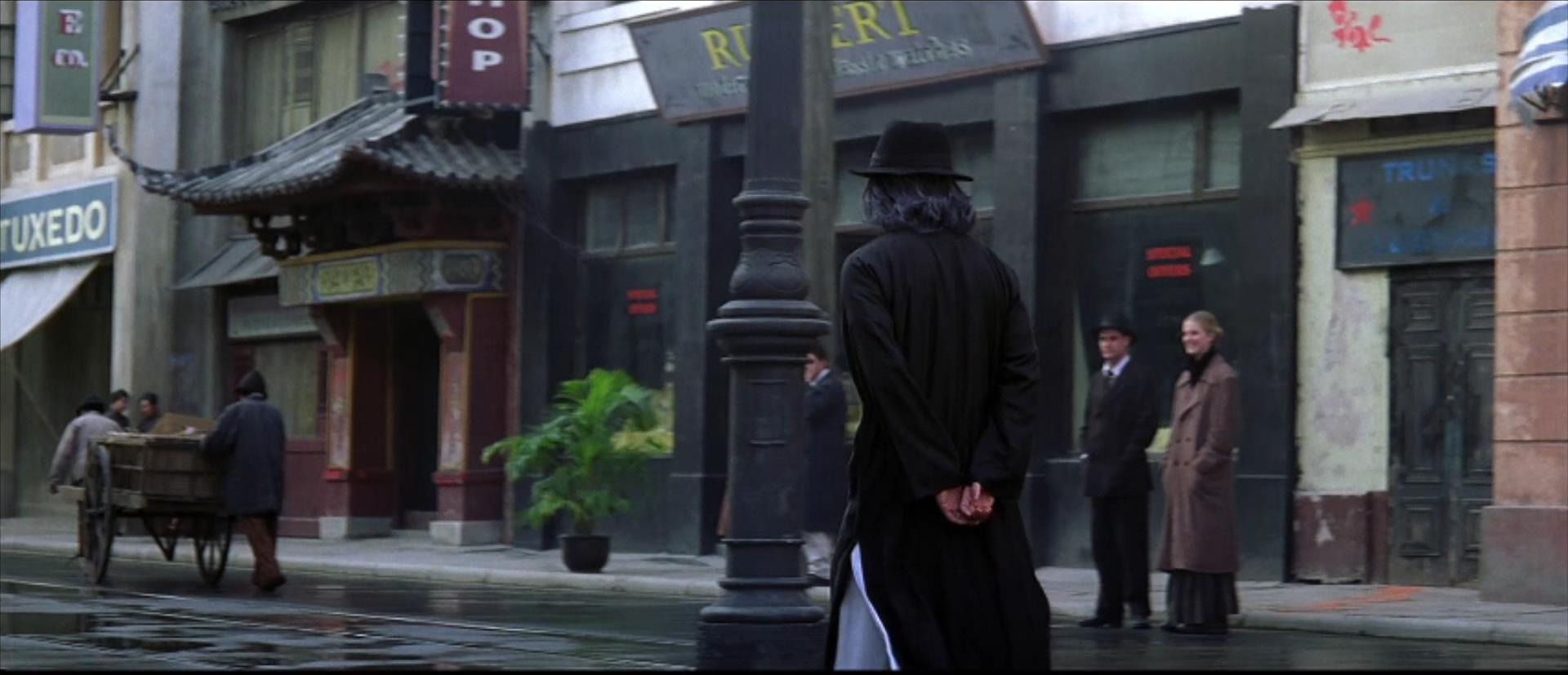 女配露大腿，反派成X战警，同样《华英雄》，胡兵比郑伊健差远了