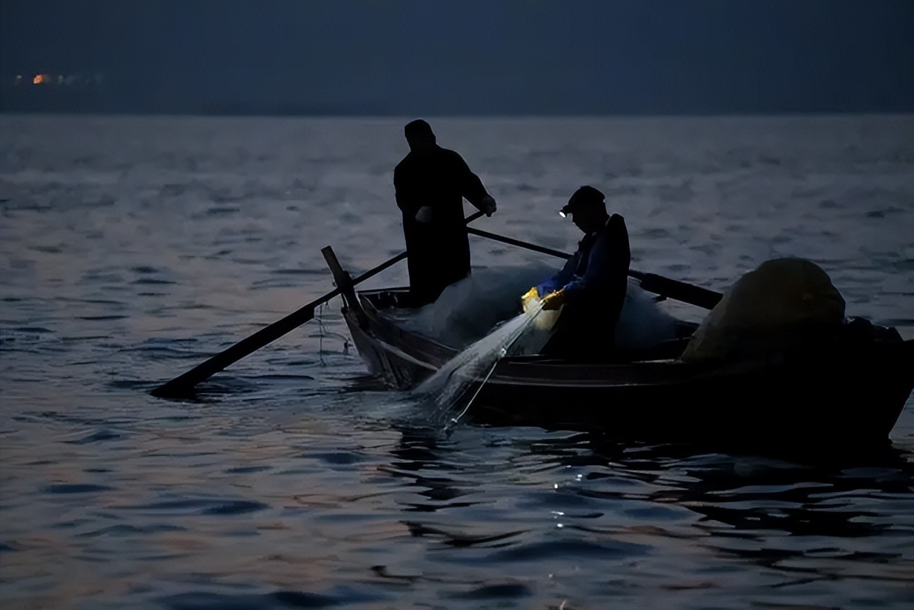 密云水库开渔忙他们为渔民护航,密云水库的鱼什么时候有捕捞的