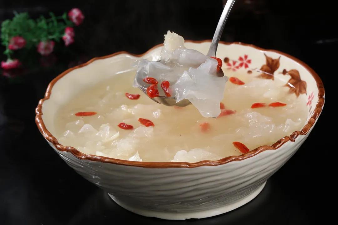 喉咙和肺干痒咳嗽有痰吃什么药,肺里有痰嗓子痒老是咳嗽