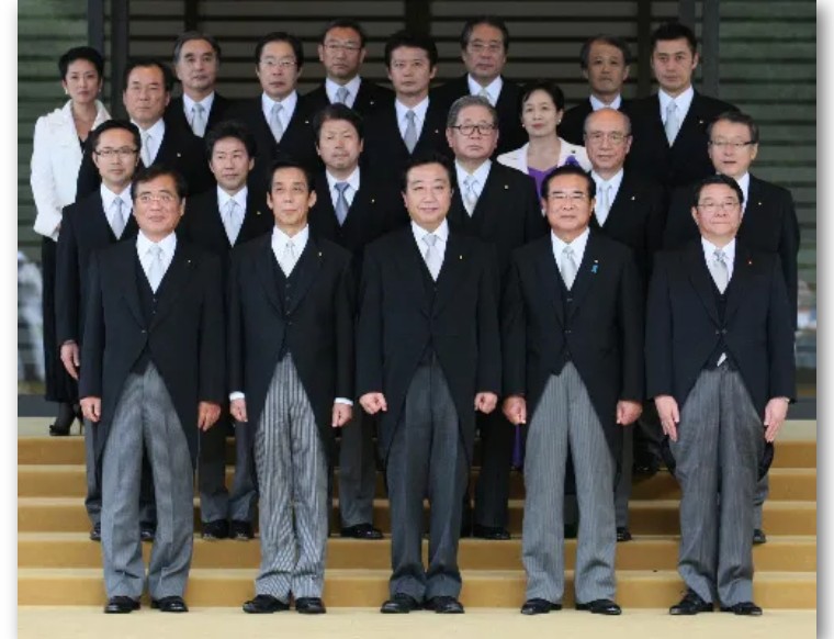 日本前首相街头演讲无人听,日本首相发传单