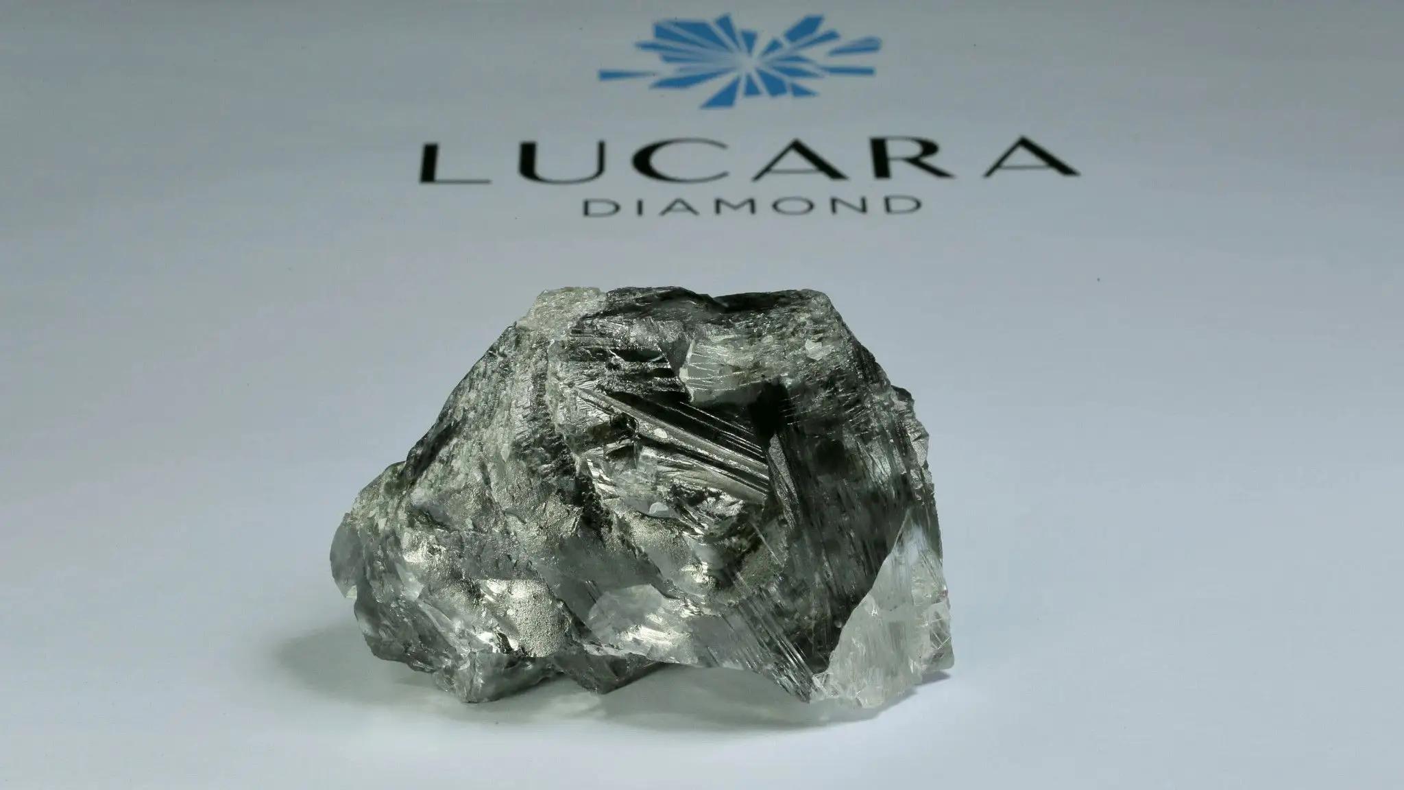 一贫如洗的非洲小国，如何被“天降*男猛**”带领成“非洲奇迹”？