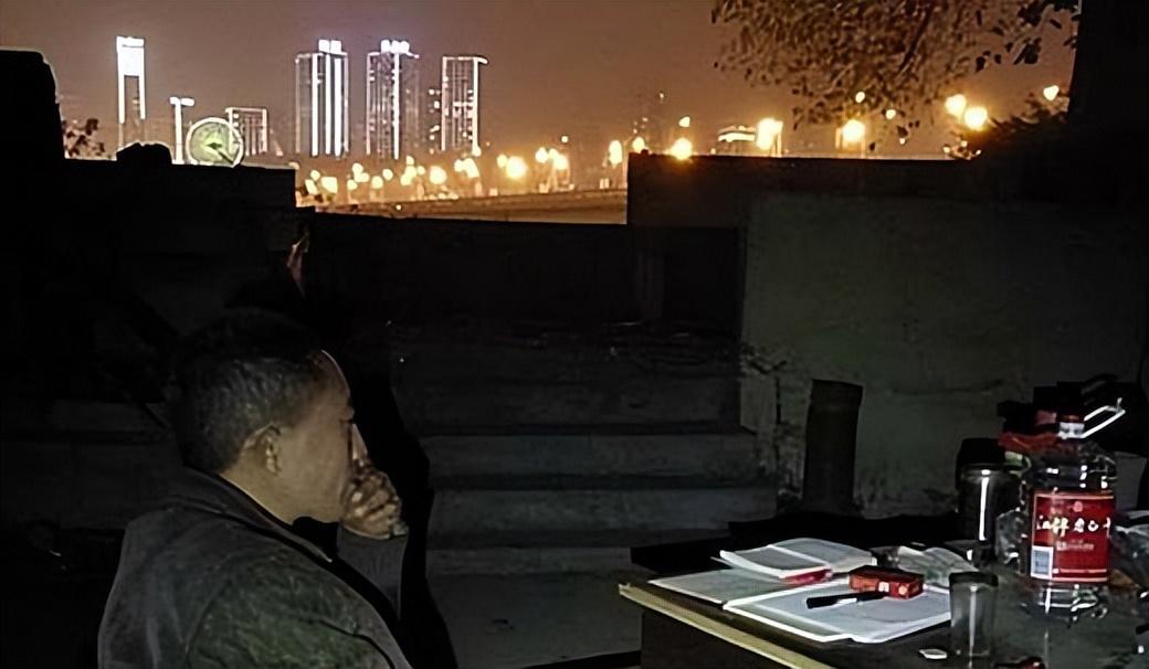 男子在桥洞下研究彩票18年,男子蜗居桥洞研究彩票后续