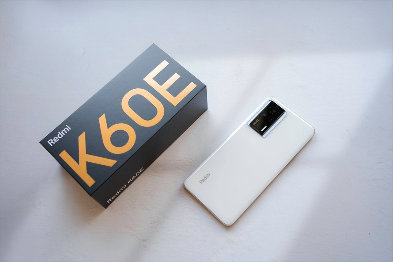 性价比高的手机哪款最值得入手,公认这四款高性价比手机值得选购