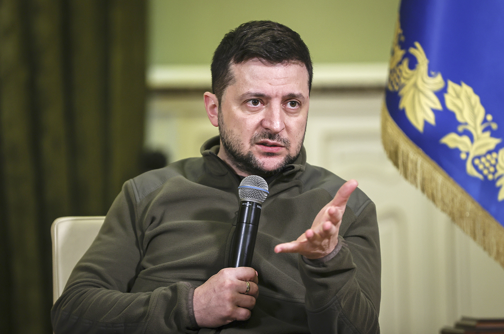 泽连斯基把乌克兰卖给美国了吗,泽连斯基喊话欧盟俄罗斯回应