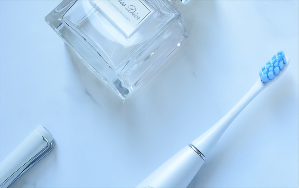 矫正牙齿期间可以用电动牙刷吗,电动牙刷加冲牙器会对牙齿损害吗