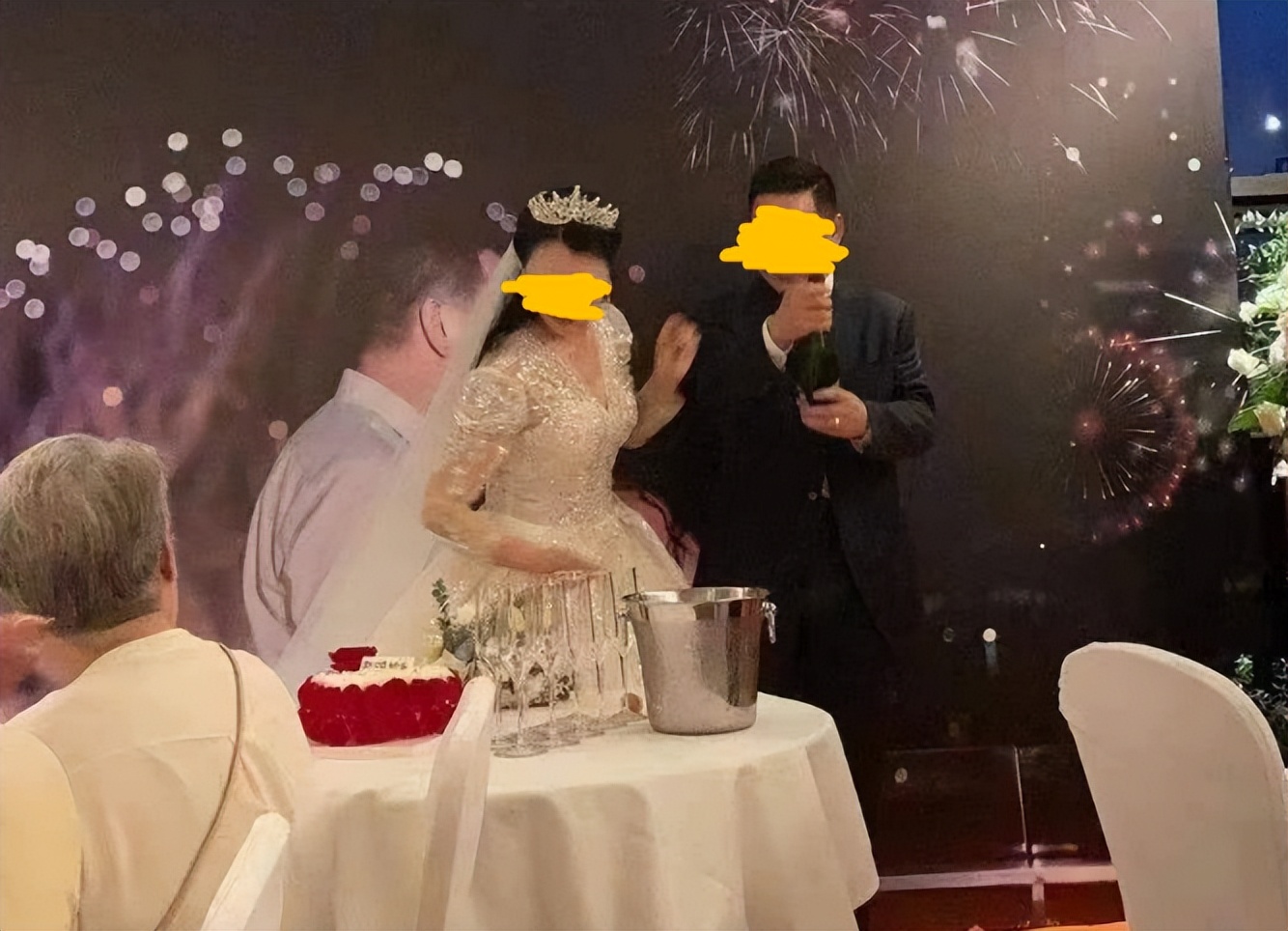 50台宾利事件再反转,女子非书记夫人!一条*裤内**2400元,你敢想象