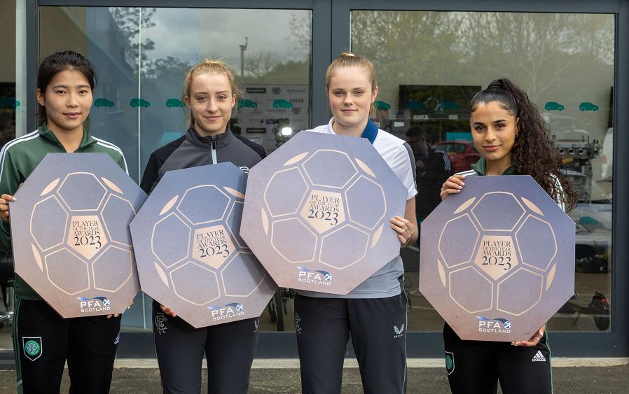 3-1大逆转！中国女足小将创历史，掀翻领头羊，入围年度最佳提名