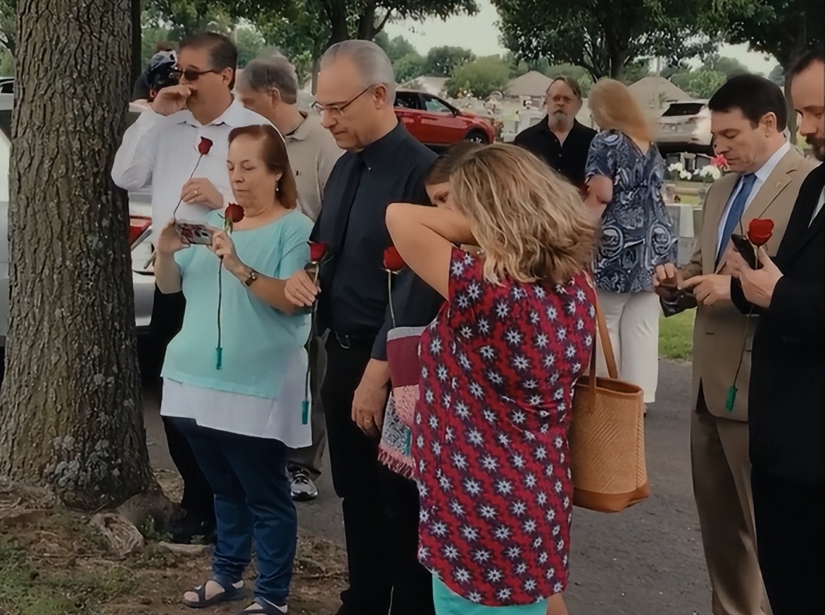 20岁女孩有3个名字？颠沛流离被父亲施暴，真相比电影荒诞太多