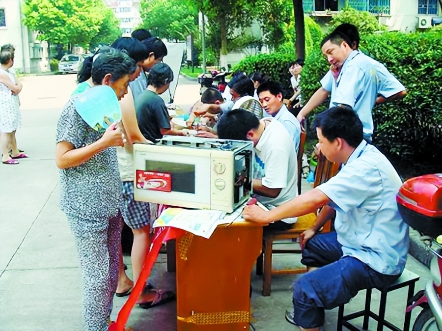 口红经济效应带来的影响,口红经济效应