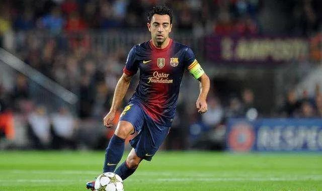 足坛进攻最强后卫,世界足坛现役最佳进攻型中场是谁