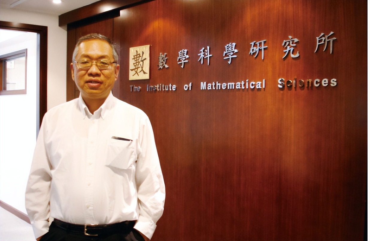 清华丘成桐班和北大数学系谁更强,北大数学教授丘成桐简介