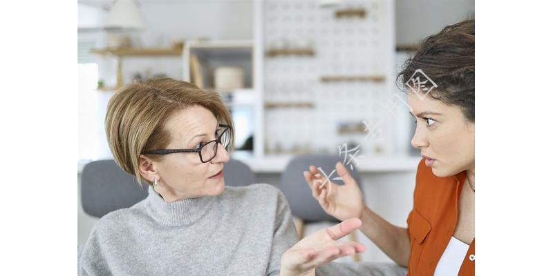 男邻居说捡到了我的衣服，我上去看了才发现那是我的内衣