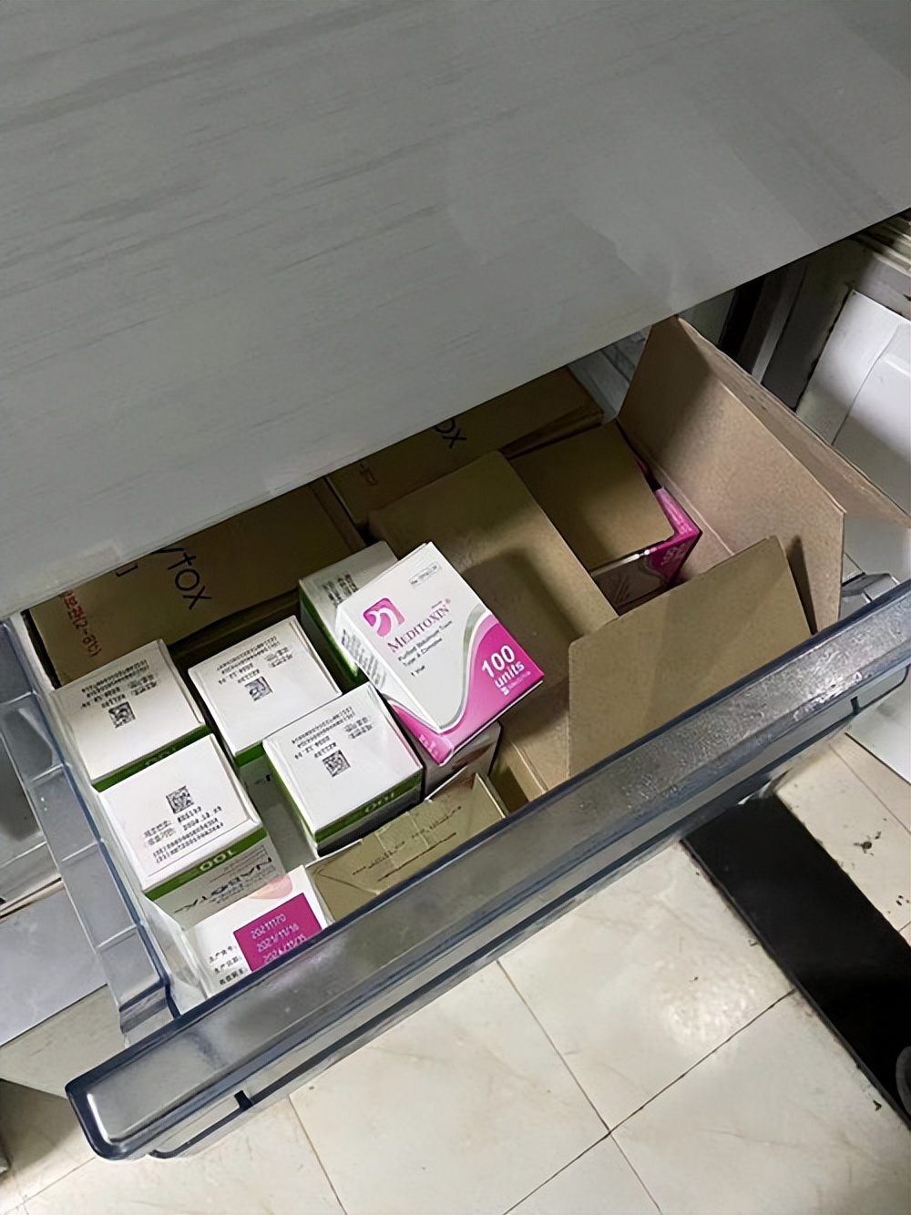 吸粉团伙被抓,非法贩卖300克毒品被判刑