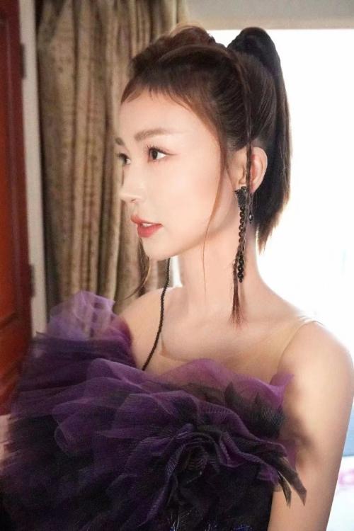 姚星彤颁奖典礼视频,姚星彤镂空礼服