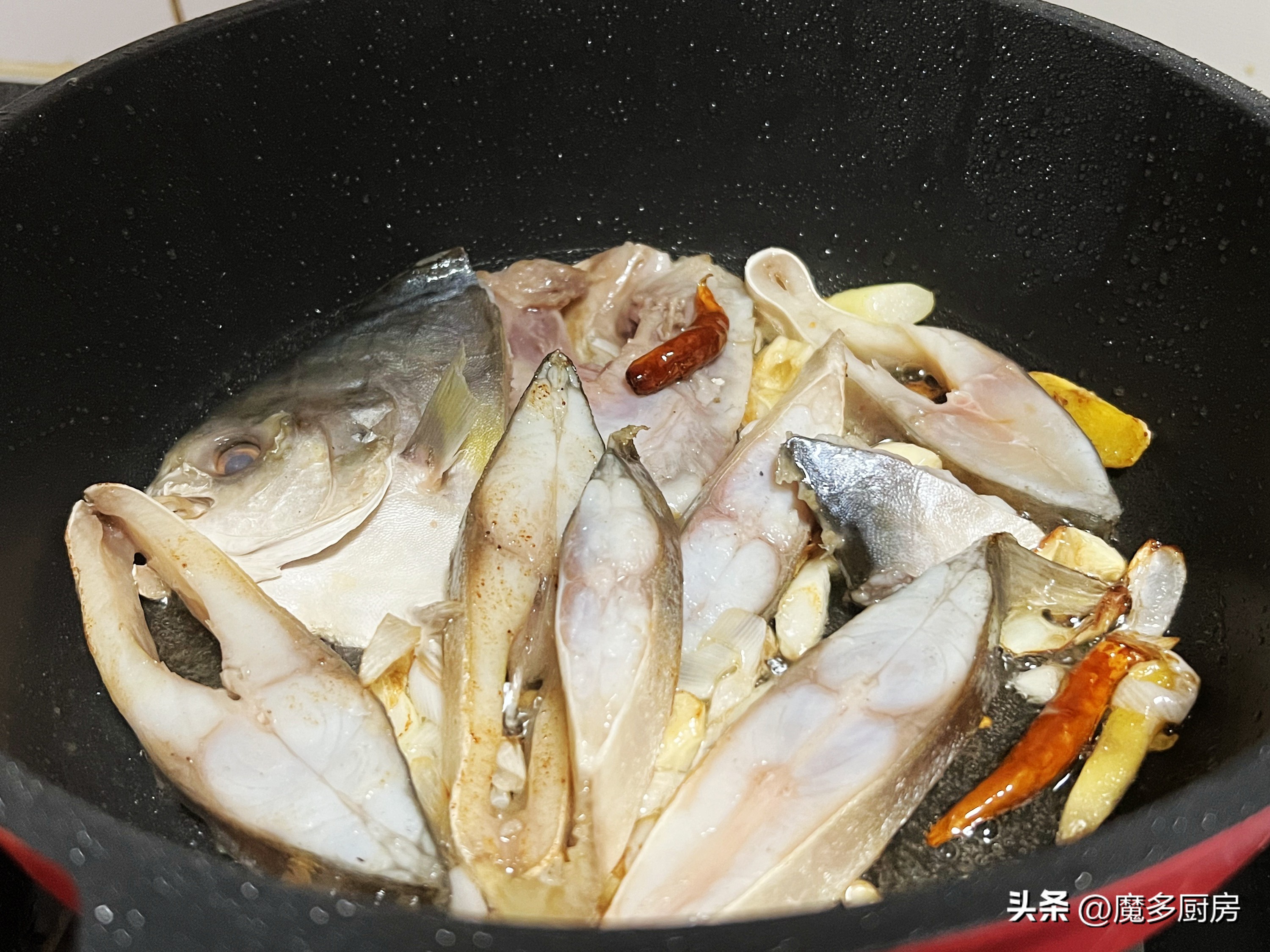 春天多给孩子做这道菜荤素搭配,吃鱼这样做食材鲜口感爽