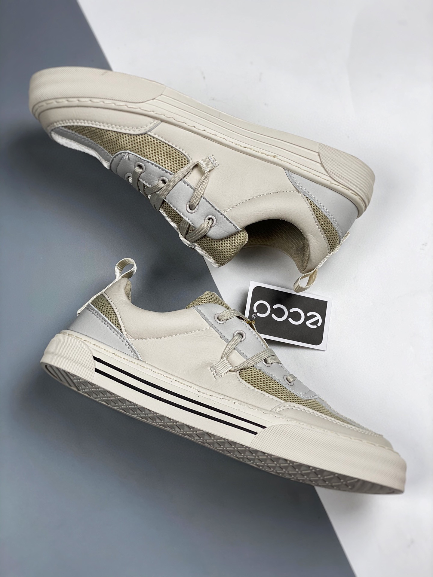 白色阔腿牛仔长裤搭配板鞋秋冬,阔腿牛仔裤搭配板鞋学生党