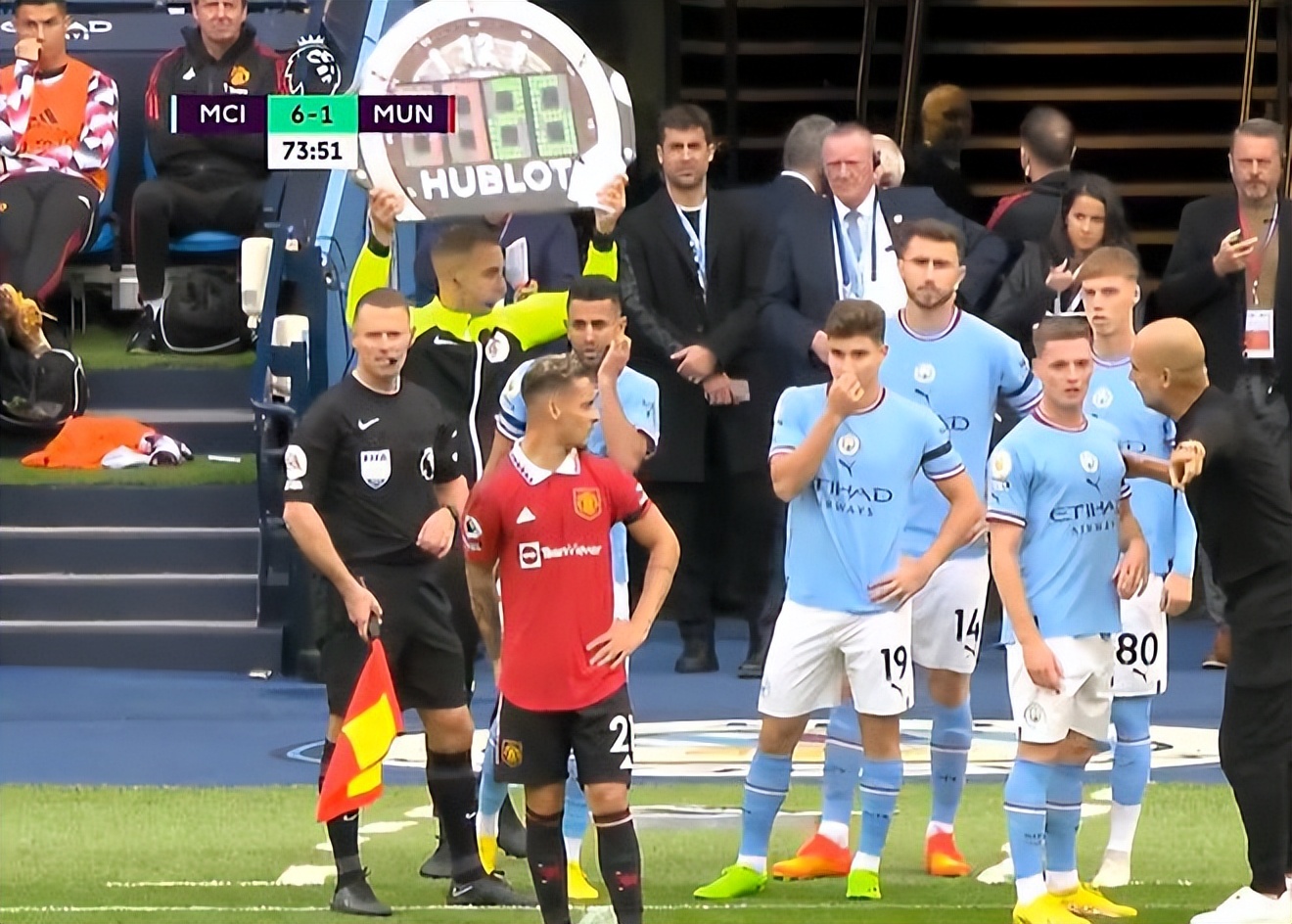 曼联0比2落后切尔西让c罗替补上场,曼联落后三球的情况下逆转热刺