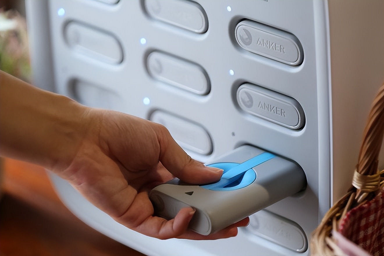 4块一小时，也养不活共享充电宝