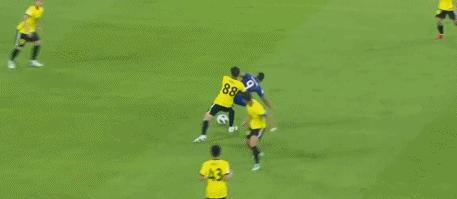 离谱！恒大亚冠惨败，宣布开除吃红牌的小将，教练工资降级