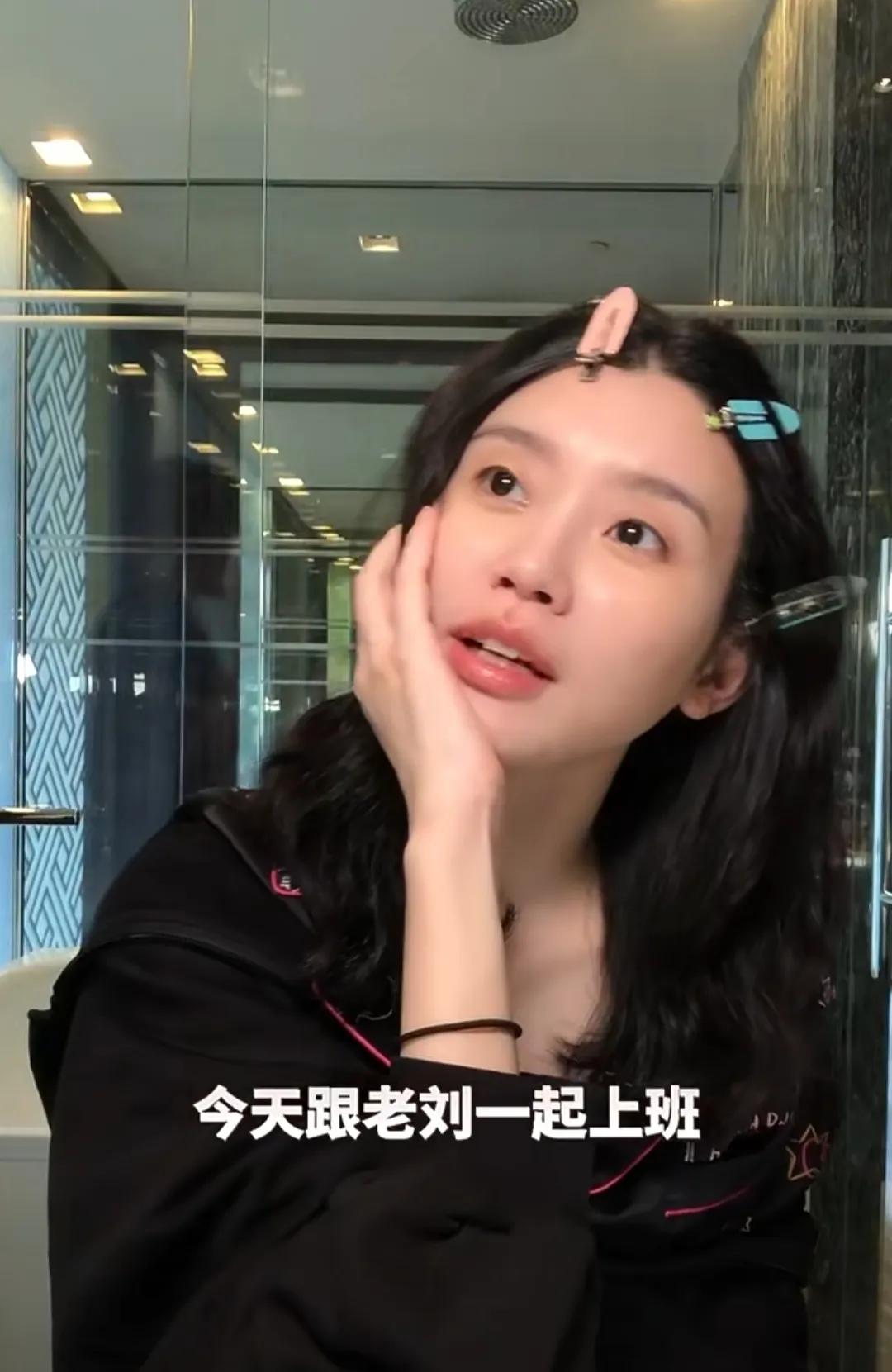 奚梦瑶何猷君怼脸拍照,奚梦瑶被调侃视频