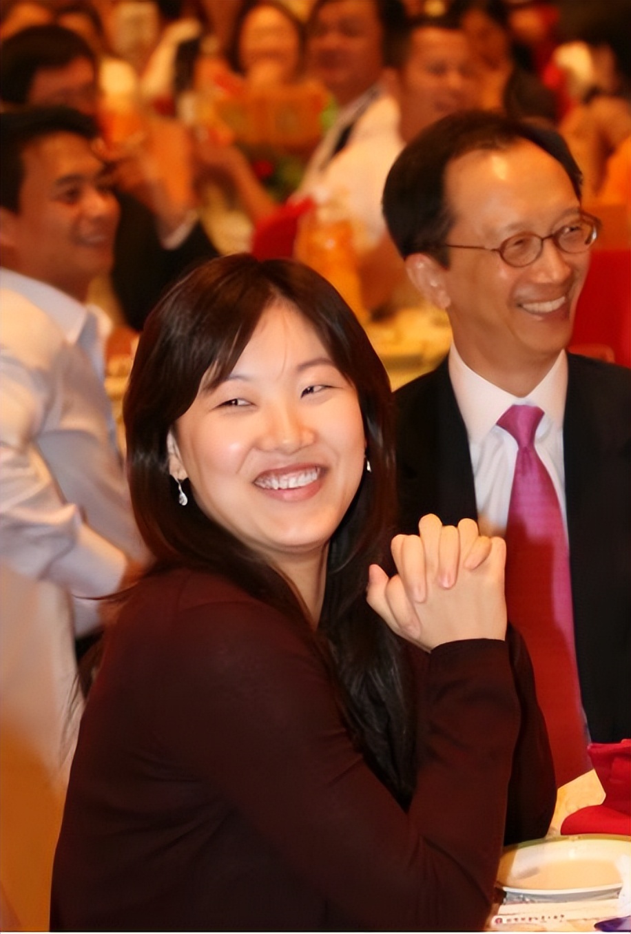 跳水女皇近况曝光,跳水王伏明霞净身出户