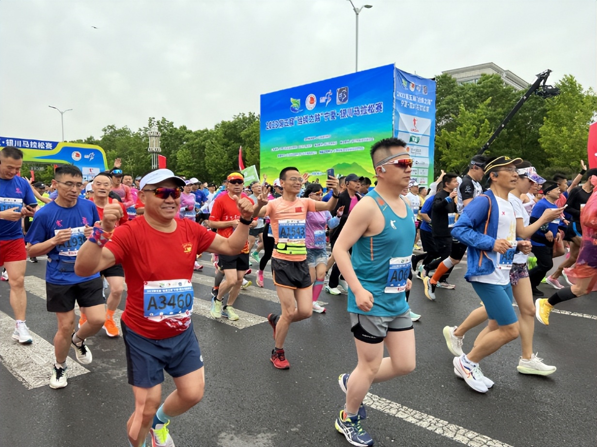银川马拉松运动员名单,银川半程马拉松最后一名